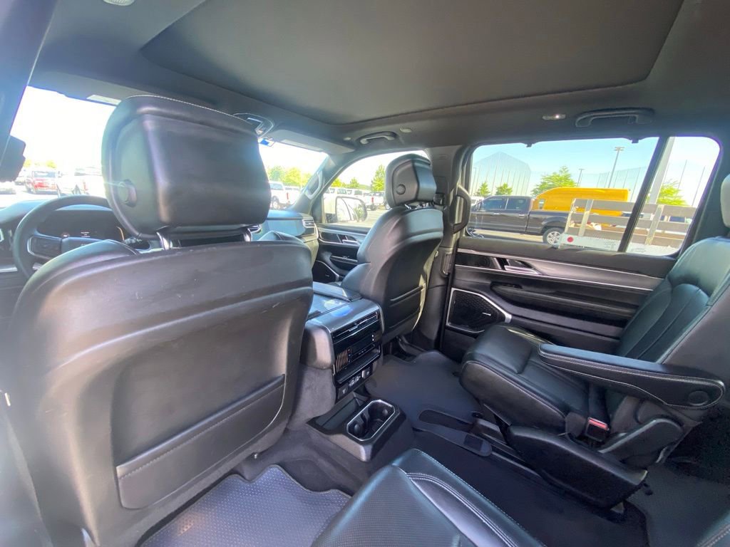 Used 2022 Jeep Wagoneer Series III AWD/4WD image 20