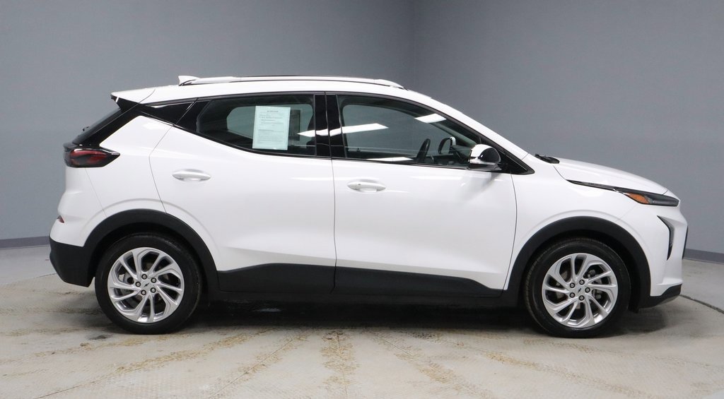 Used 2022 Chevrolet Bolt EUV LT w/ Driver Confidence Package image 6