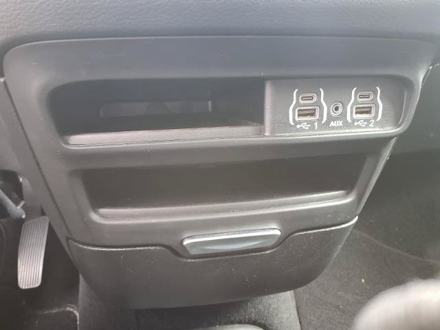 Used 2025 Chrysler Pacifica Select FWD image 14