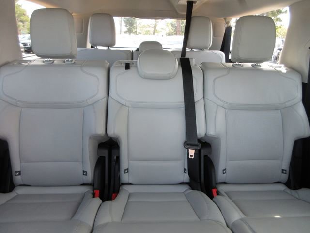 Certified 2025 Ford Expedition Max Platinum image 22