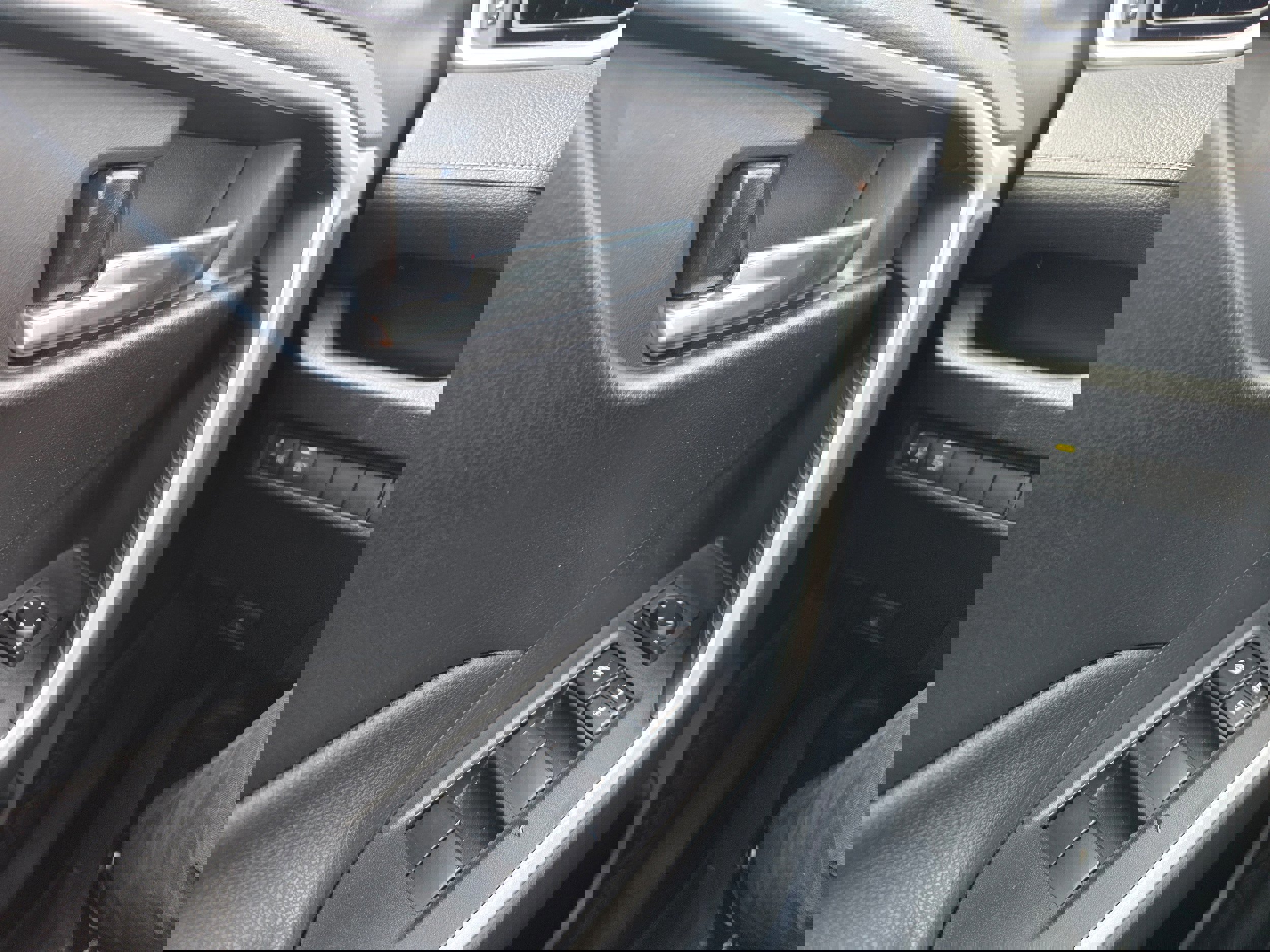 Used 2020 Toyota RAV4 XLE w/ Convenience Package AWD/4WD image 16