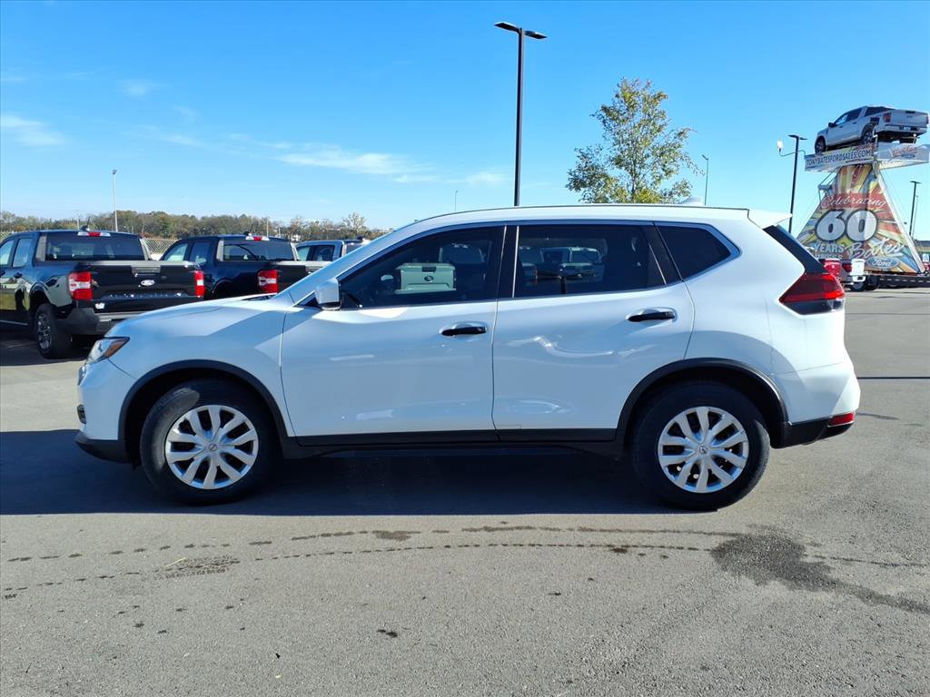 Used 2018 Nissan Rogue S image 2