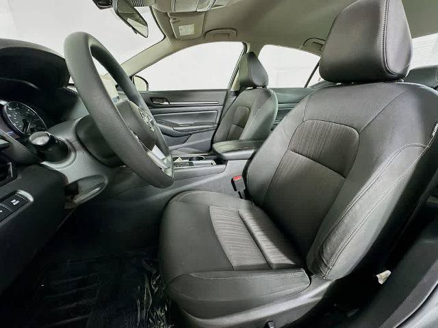 Used 2024 Nissan Altima 2.5 SV FWD image 12