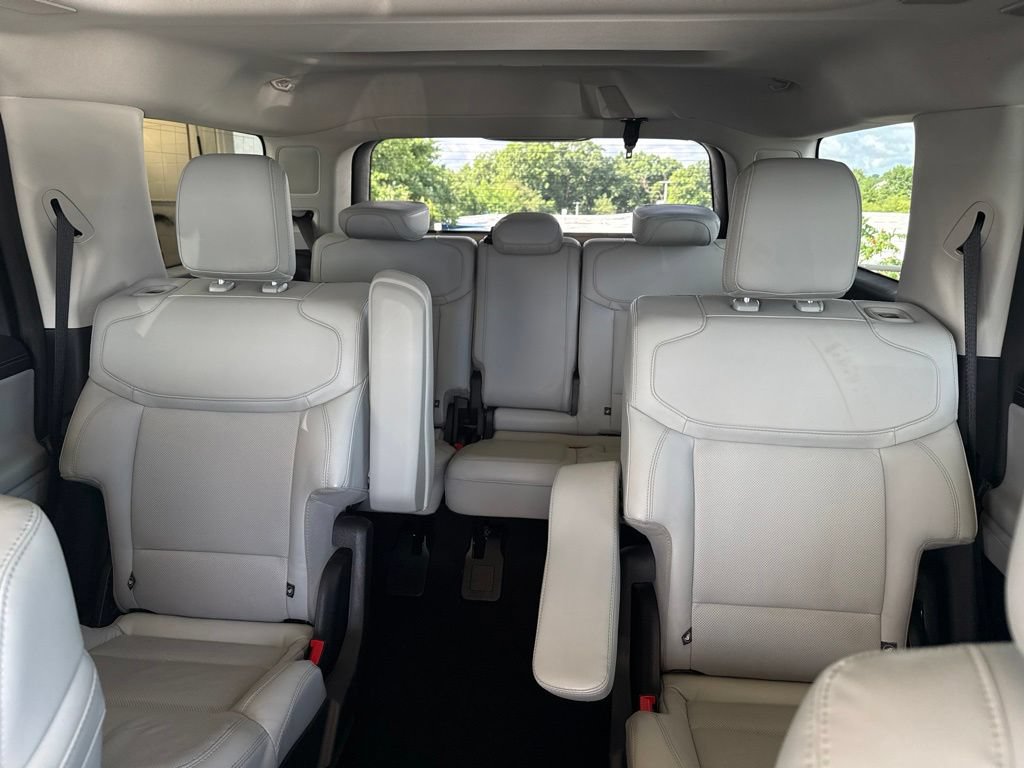 Certified 2025 Ford Expedition Platinum w/ Driver's Package AWD/4WD image 26