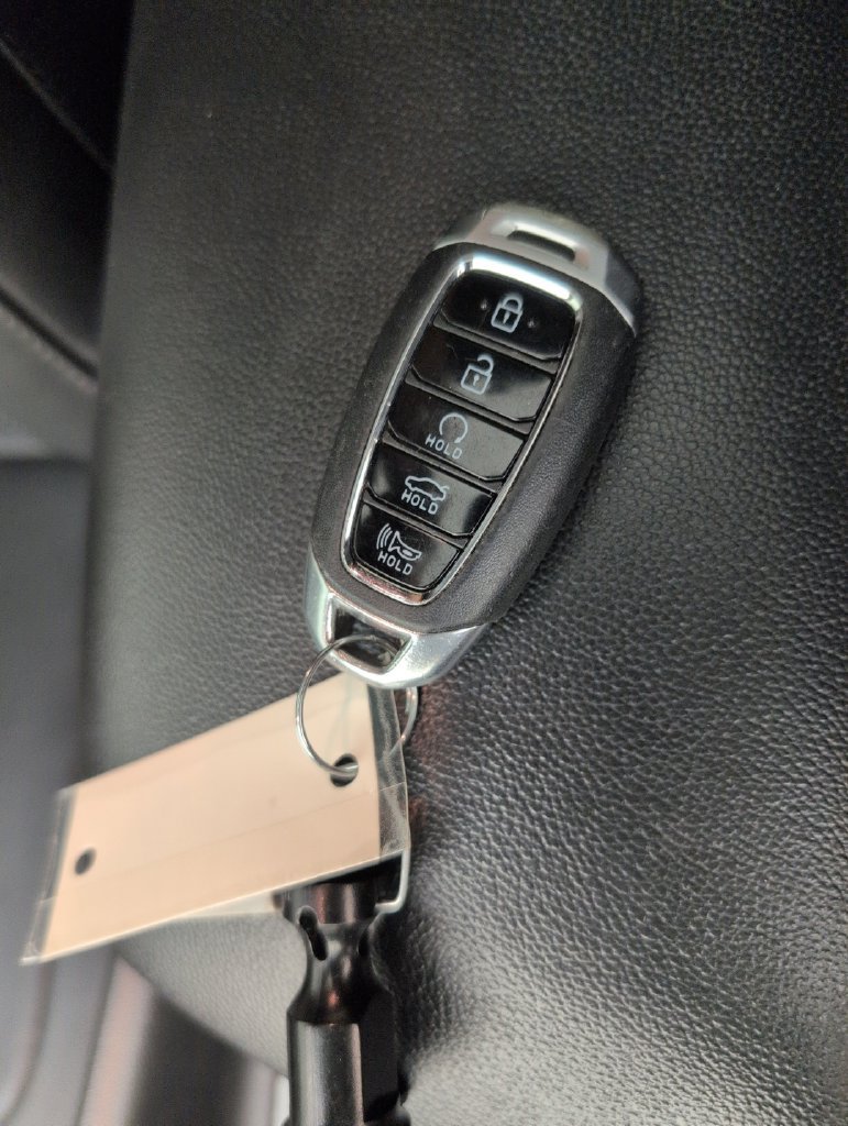 Used 2023 Hyundai Elantra Limited FWD image 39