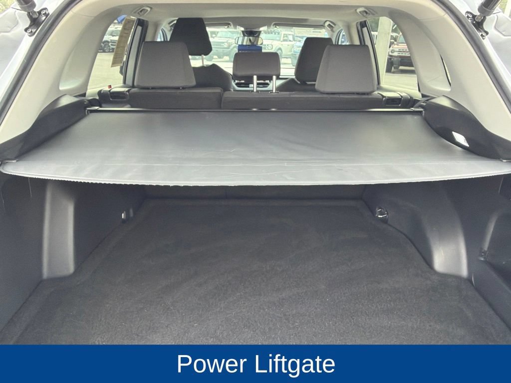 Used 2021 Toyota RAV4 XLE w/ Convenience Package FWD image 10