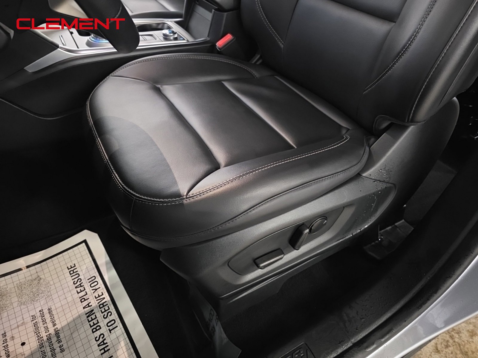 Certified 2022 Ford Explorer XLT w/ Equipment Group 202A image 25