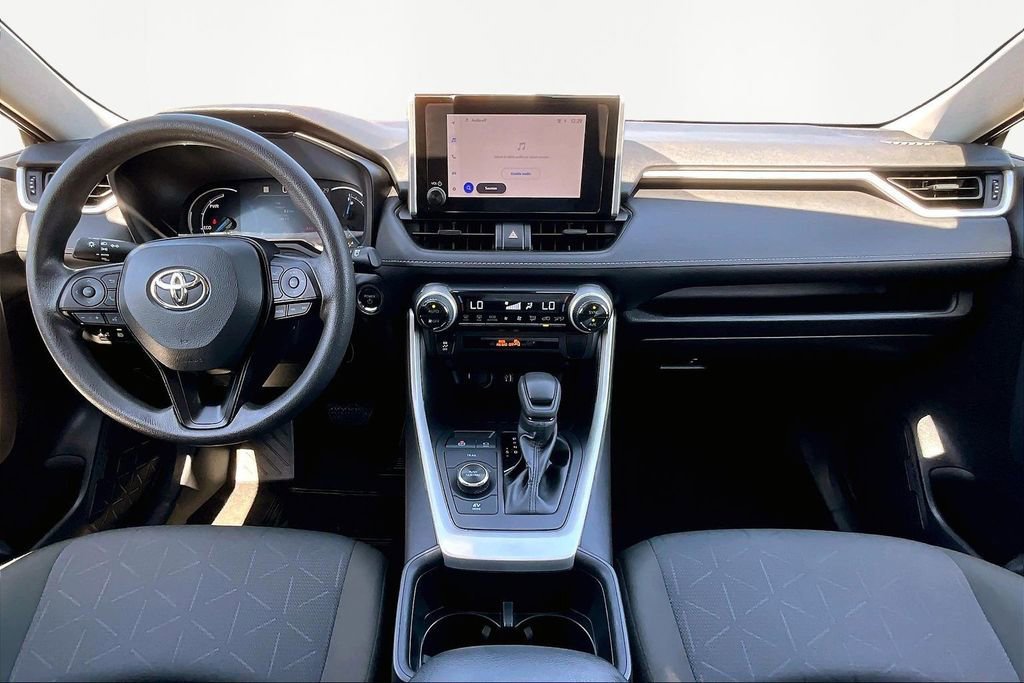 Used 2025 Toyota RAV4 XLE AWD/4WD image 16