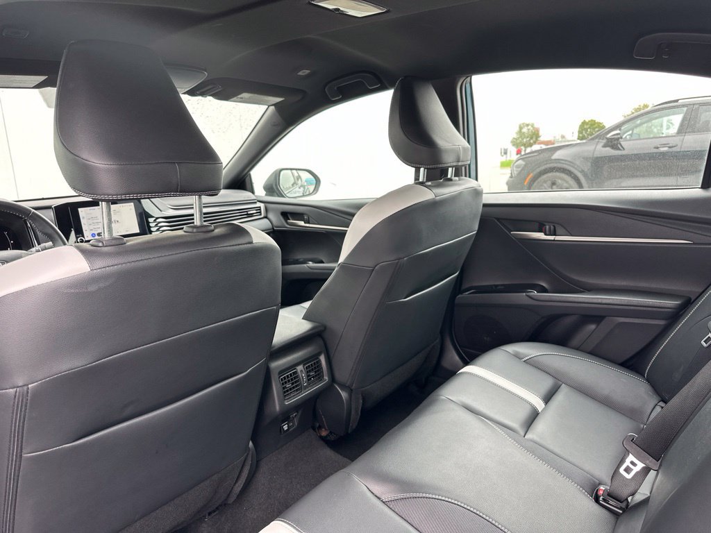 Used 2025 Toyota Camry SE FWD image 19