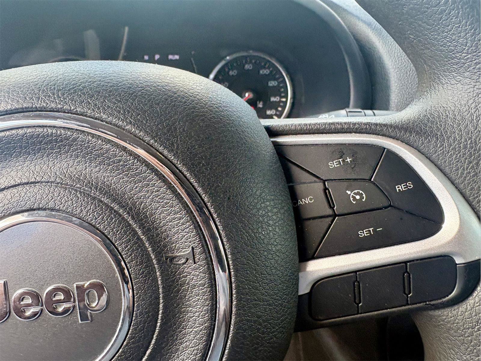Used 2023 Jeep Renegade Latitude AWD/4WD image 17
