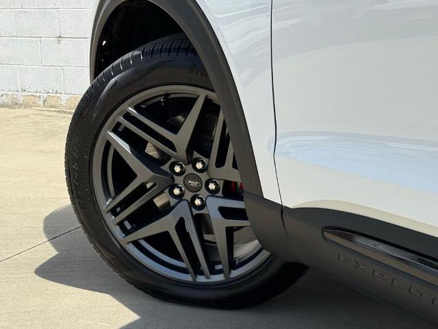 Certified 2025 Ford Explorer ST AWD/4WD image 16