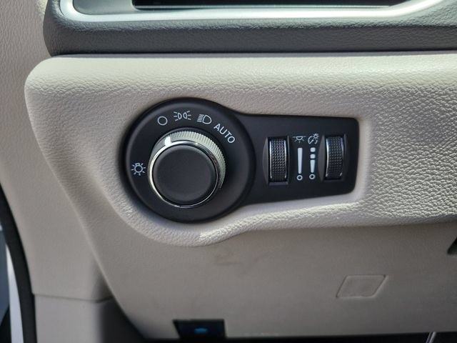 Used 2024 Chrysler Voyager LX FWD image 34