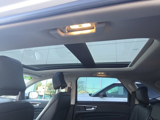 Certified 2022 Ford Edge Titanium w/ Equipment Group 301A image 17