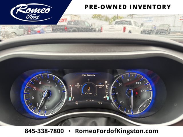 Used 2024 Chrysler Pacifica Touring-L FWD image 16