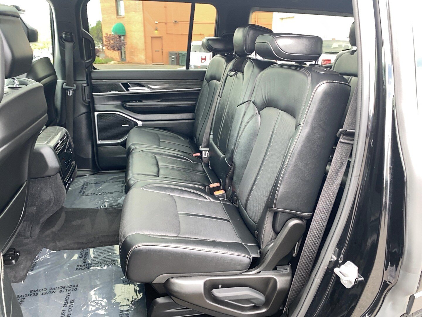 Used 2022 Jeep Wagoneer Series II w/ Premium Group I AWD/4WD image 10