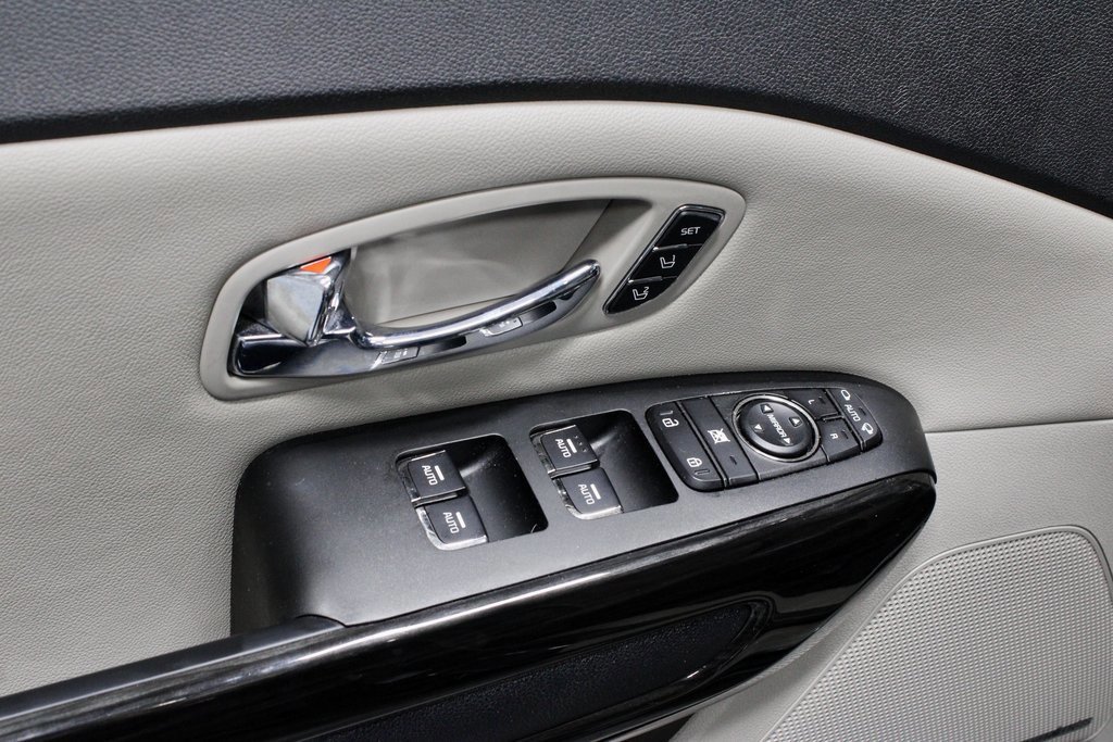 Used 2021 Kia Sedona SX image 27