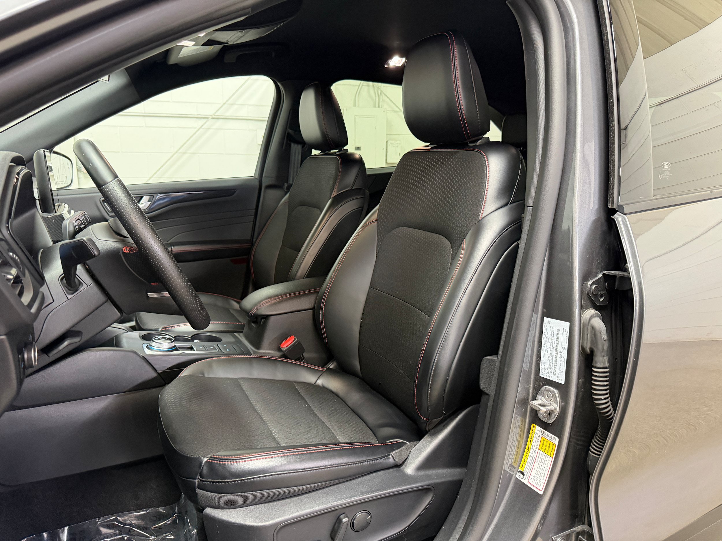 Certified 2025 Ford Escape ST-Line Select AWD/4WD image 10