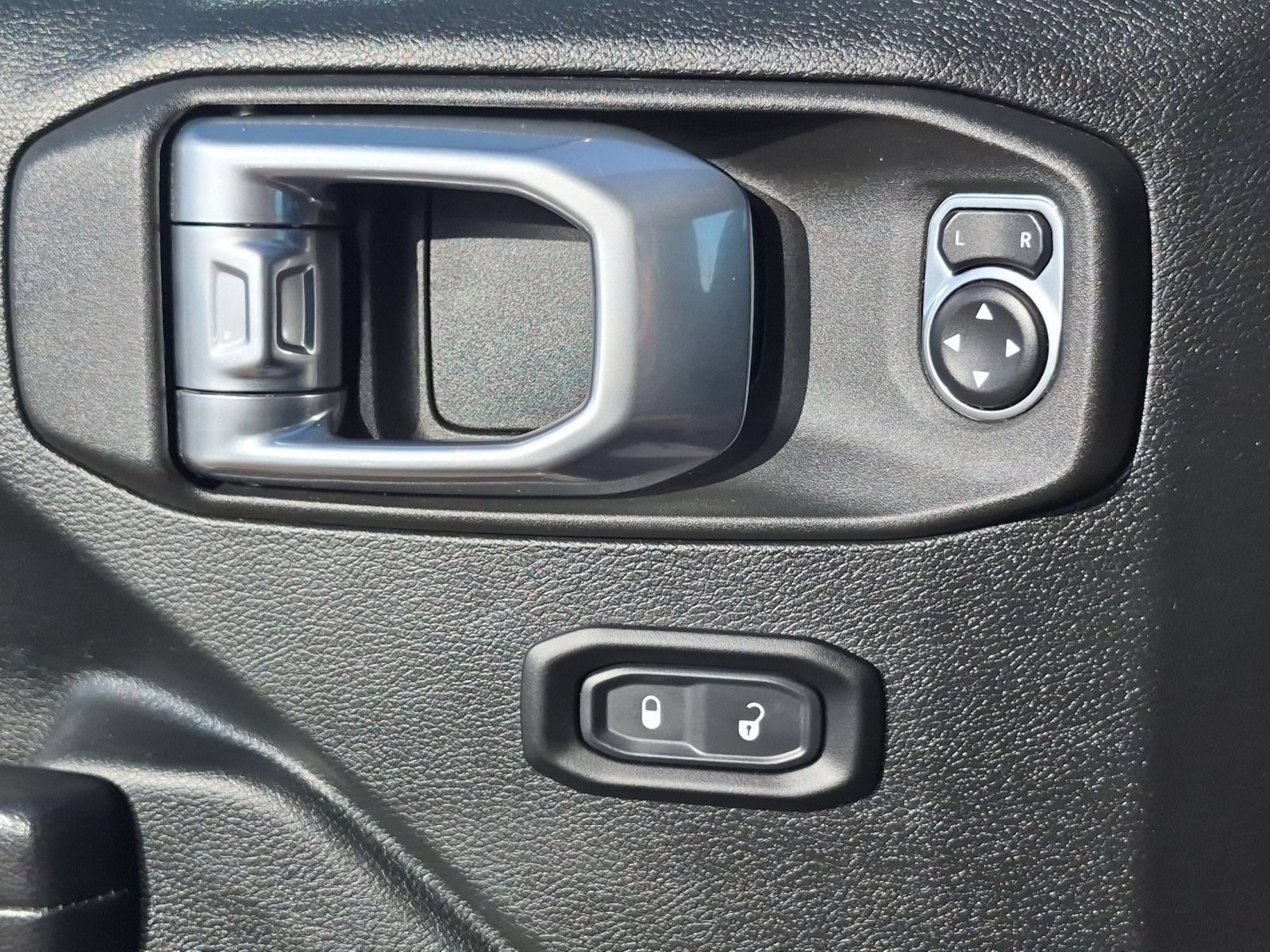 Used 2021 Jeep Wrangler Rubicon w/ Uconnect 4C Nav & Sound Group AWD/4WD image 14
