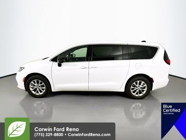 Used 2025 Chrysler Pacifica Select AWD/4WD image 4