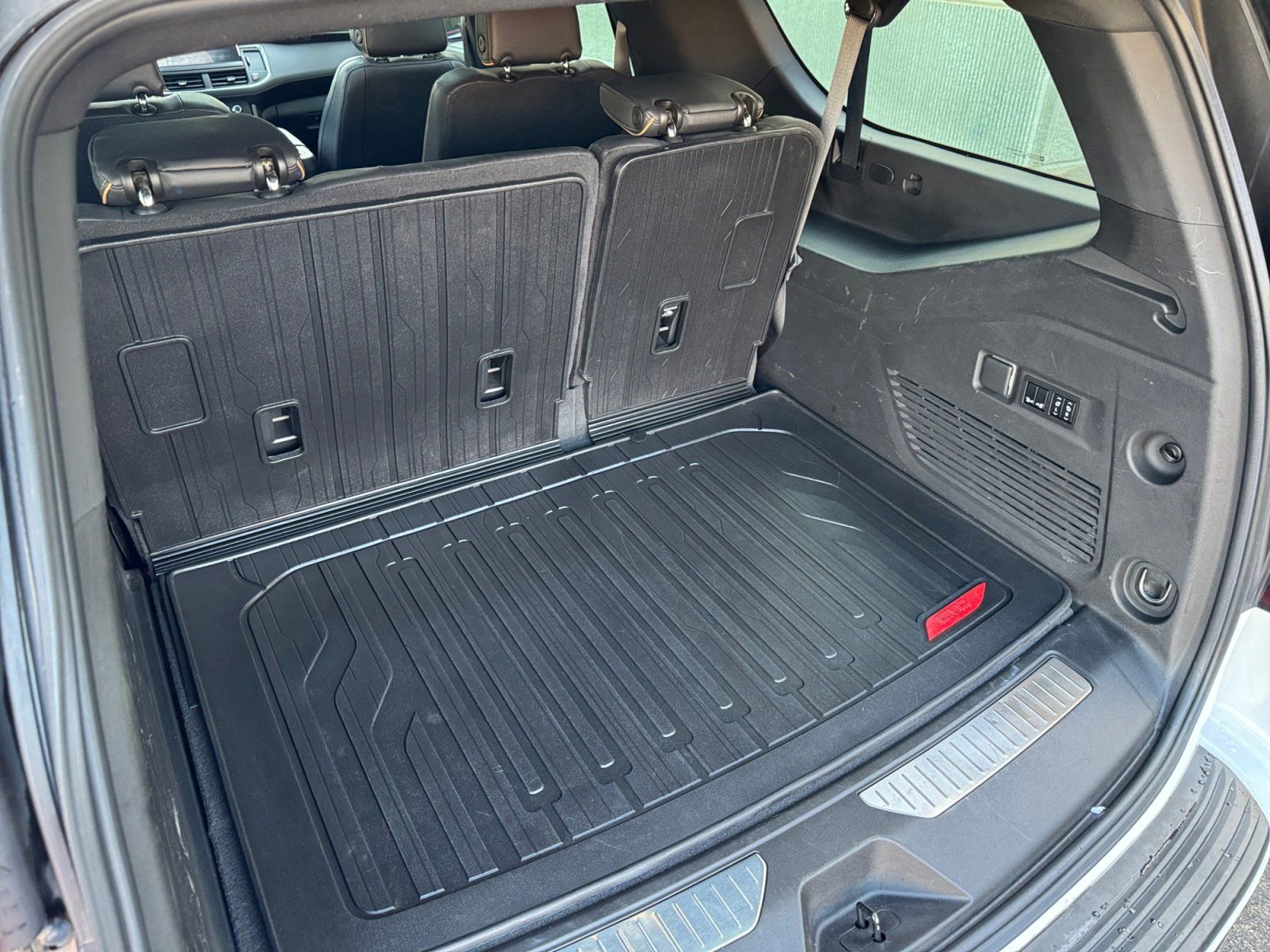 Used 2022 GMC Yukon XL AT4 image 17