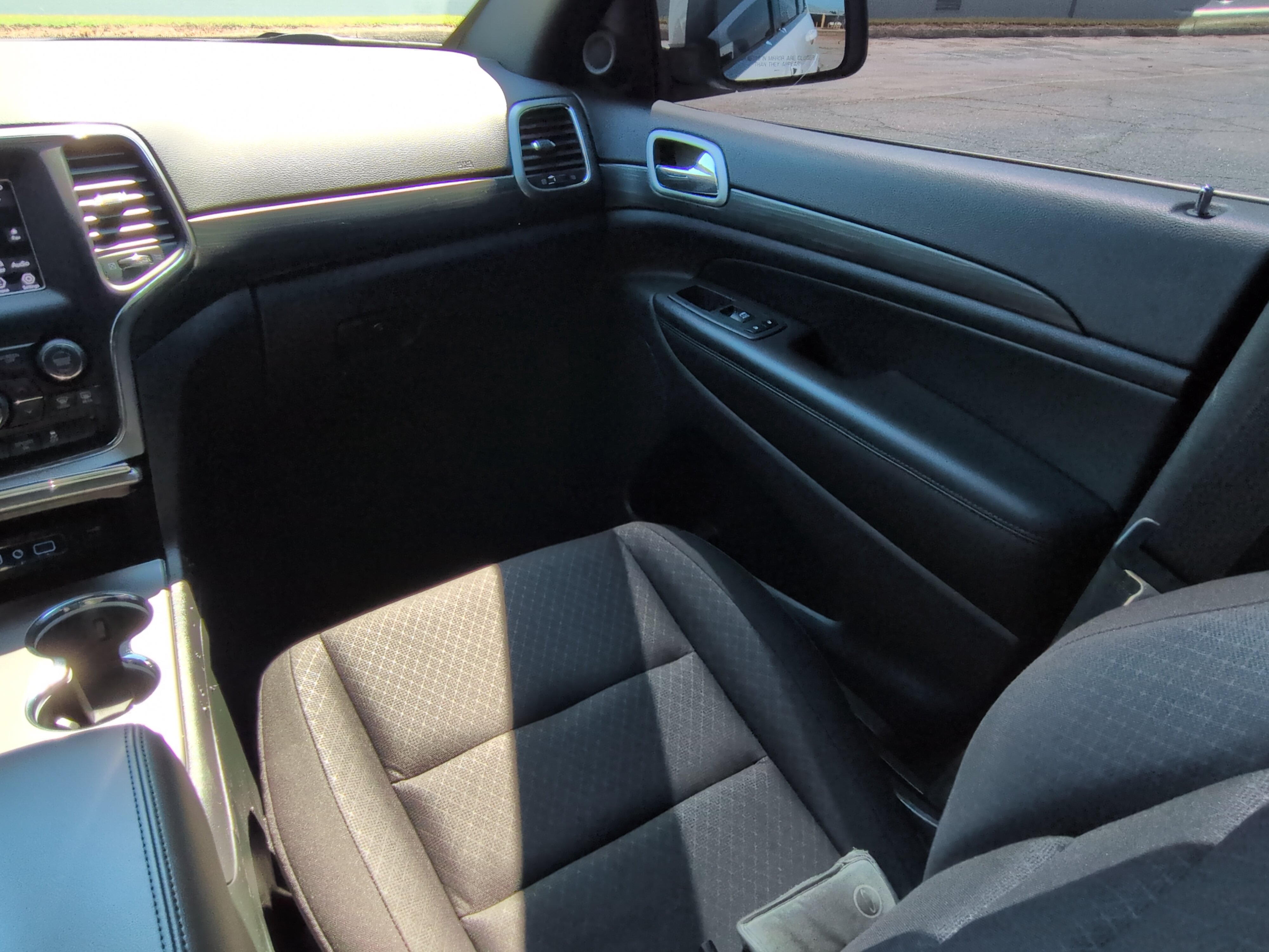 Used 2021 Jeep Grand Cherokee Laredo RWD image 15