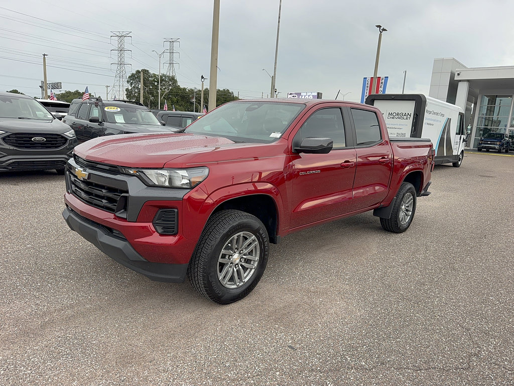 Used 2024 Chevrolet Colorado LT RWD image 2