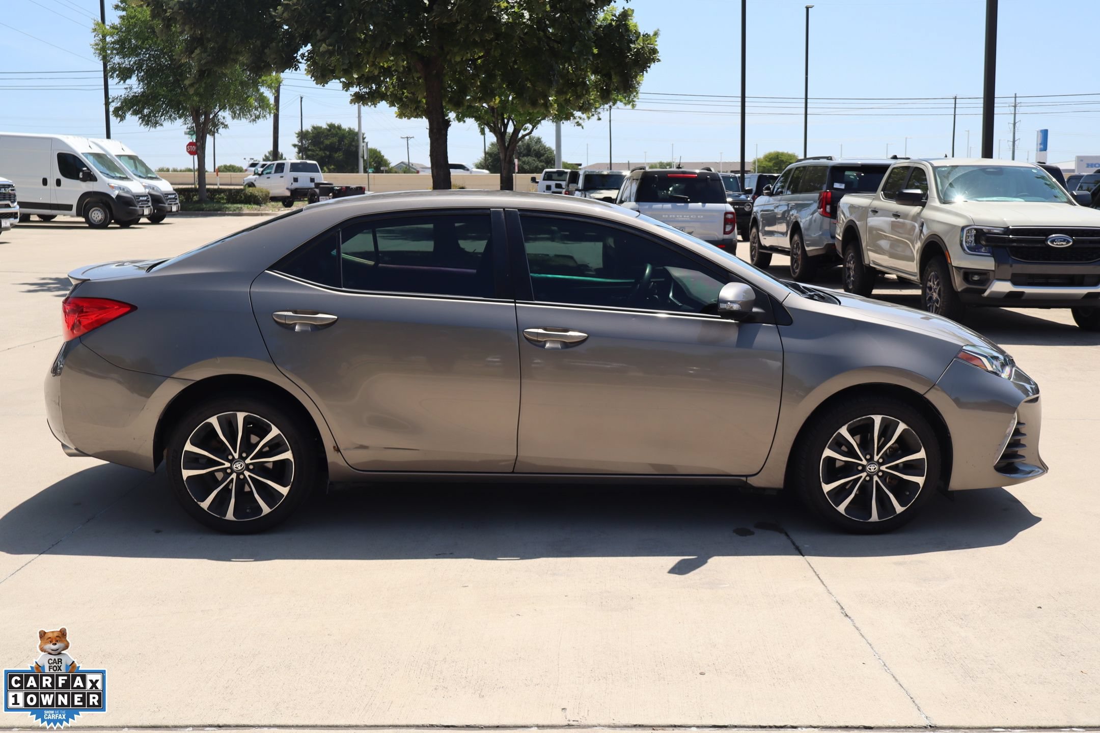 Used 2019 Toyota Corolla SE FWD image 2