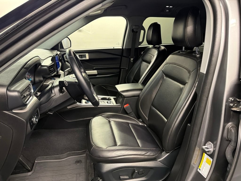 Certified 2023 Ford Explorer XLT w/ Equipment Group 202A AWD/4WD image 27