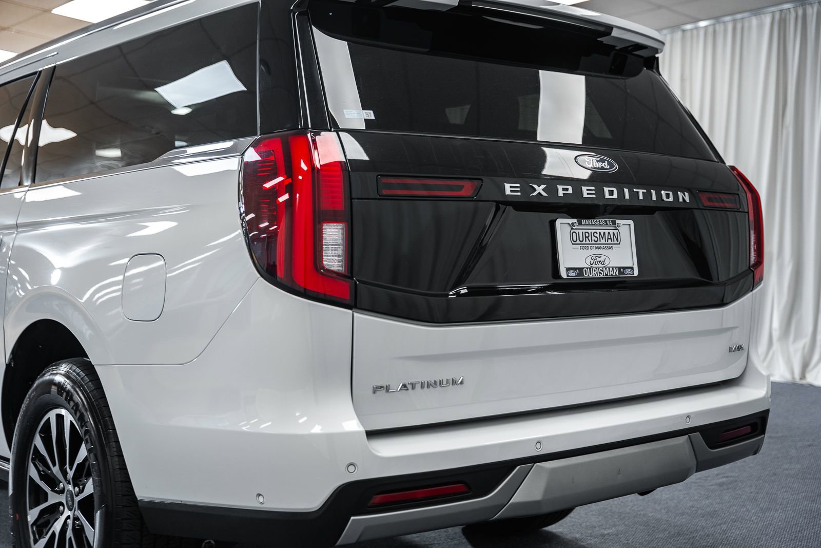 Certified 2025 Ford Expedition Max Platinum image 6
