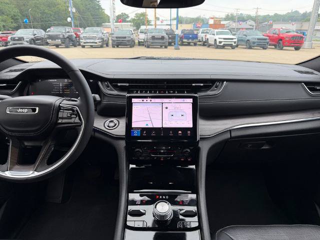 Used 2023 Jeep Grand Cherokee Overland AWD/4WD image 14