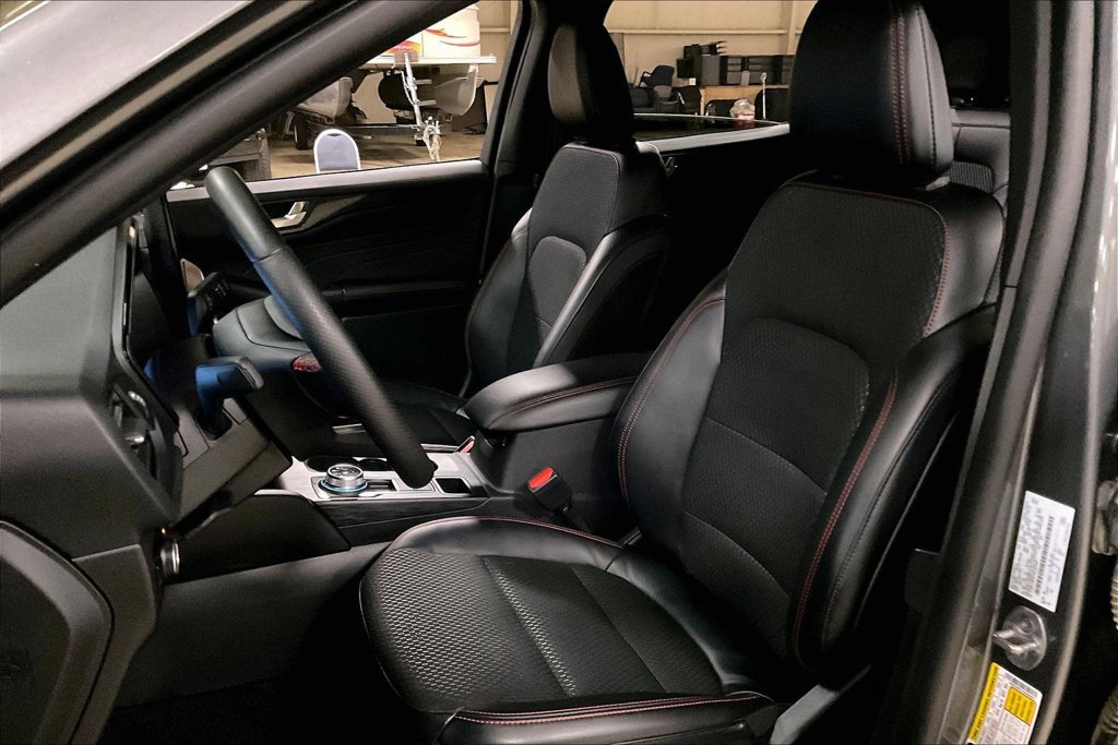 Certified 2025 Ford Escape ST-Line Elite AWD/4WD image 23