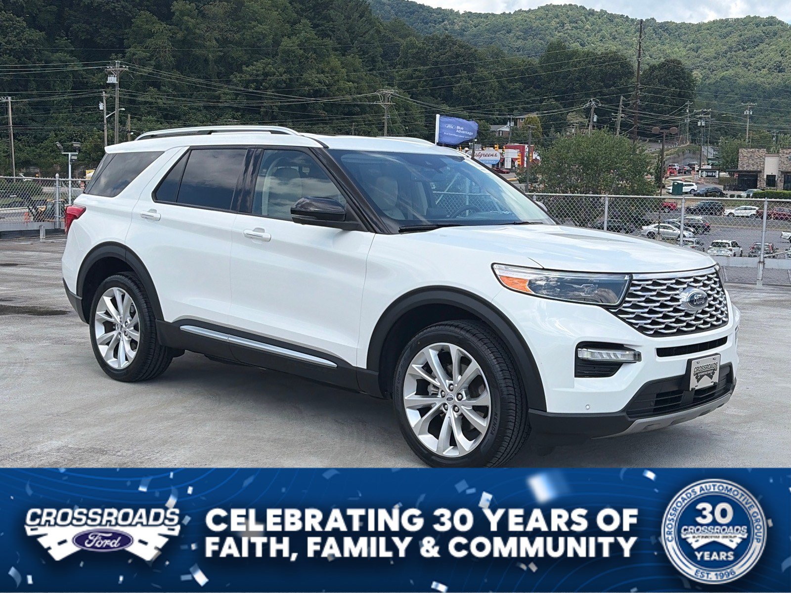 Certified 2023 Ford Explorer Platinum w/ Technology Package