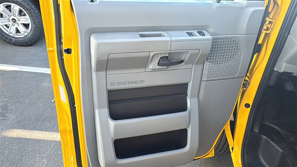 Certified 2022 Ford E-350 and Econoline 350 Super Duty image 18