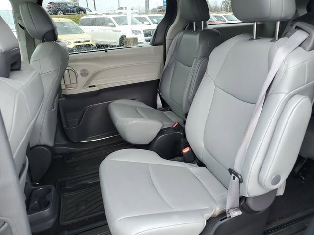 Used 2023 Toyota Sienna XLE image 30