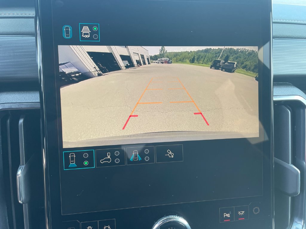 Used 2025 GMC Acadia AT4 w/ LPO, Floor Liner Package AWD/4WD image 27