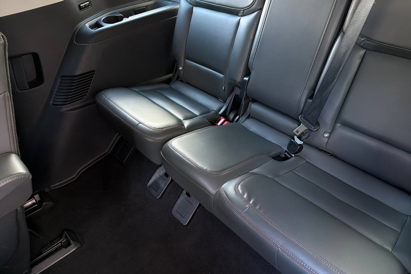 Certified 2025 Ford Expedition Active AWD/4WD image 17