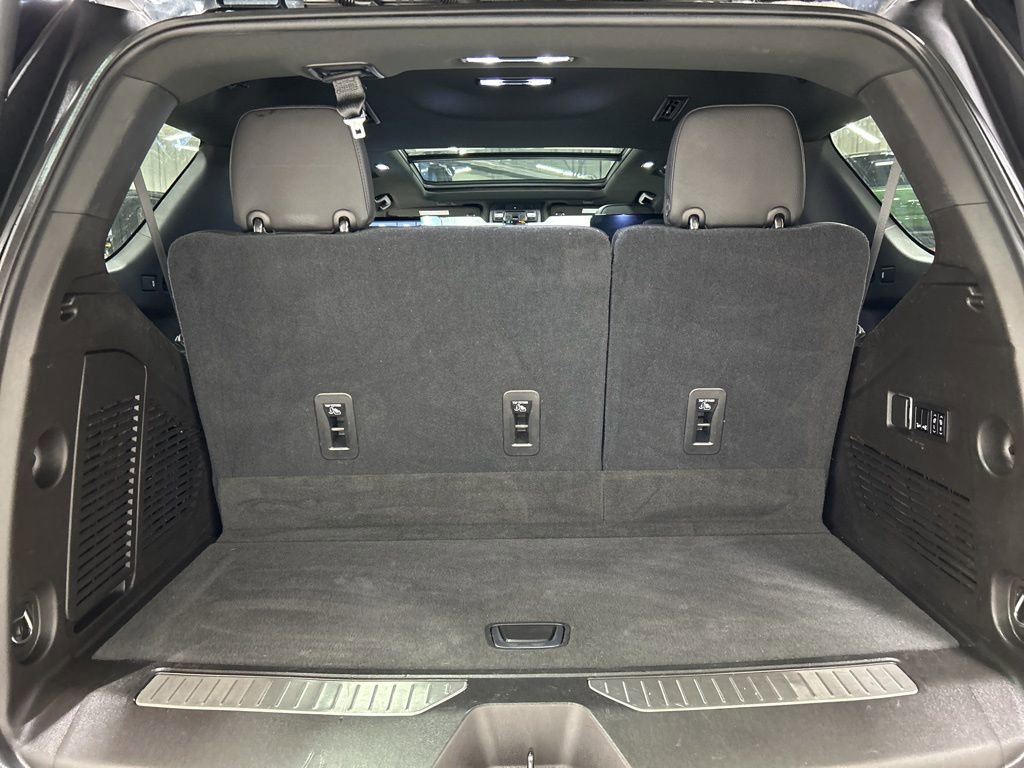 Used 2021 GMC Yukon Denali w/ Denali Premium Package image 32