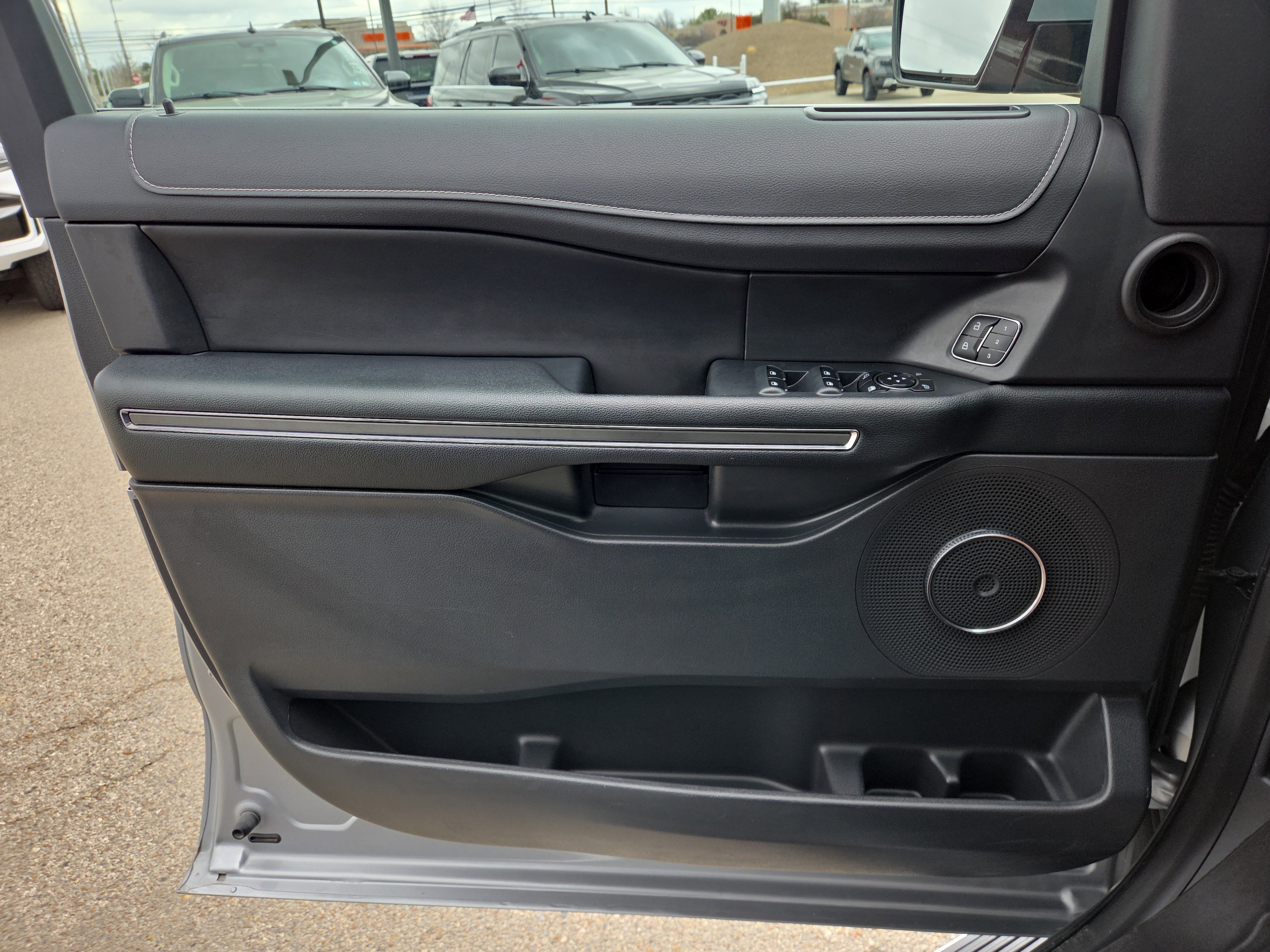 Certified 2023 Ford Expedition XLT image 15