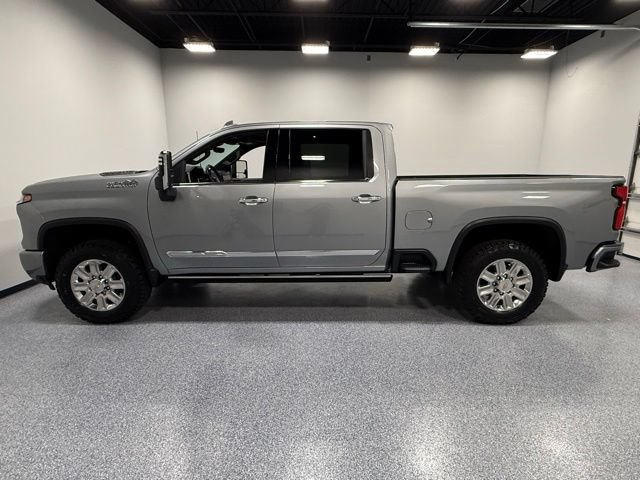 Used 2025 Chevrolet Silverado 2500 High Country w/ High Country Premium Package AWD/4WD image 8