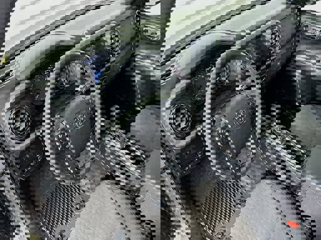 Used 2021 Toyota Tacoma TRD Sport image 9