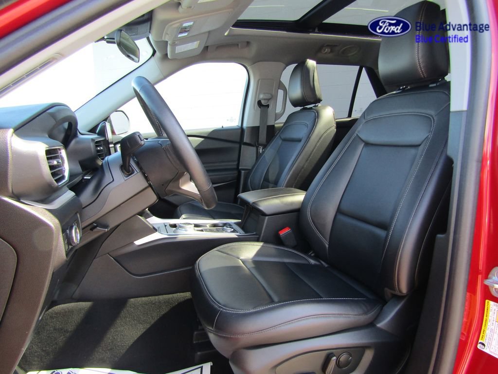 Certified 2024 Ford Explorer XLT w/ Equipment Group 202A AWD/4WD image 3