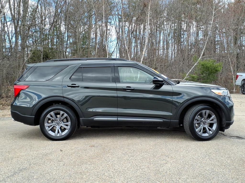 Certified 2022 Ford Explorer XLT w/ Equipment Group 202A AWD/4WD image 3
