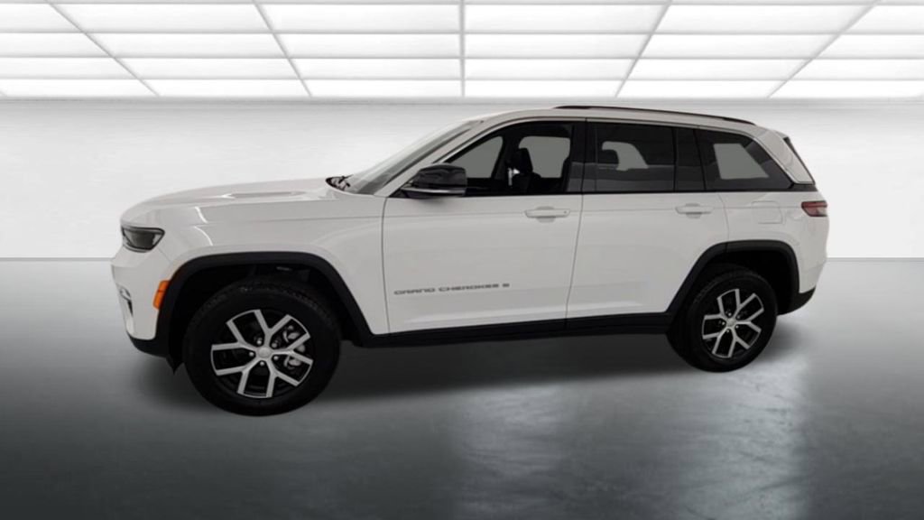 Used 2024 Jeep Grand Cherokee Limited AWD/4WD image 3