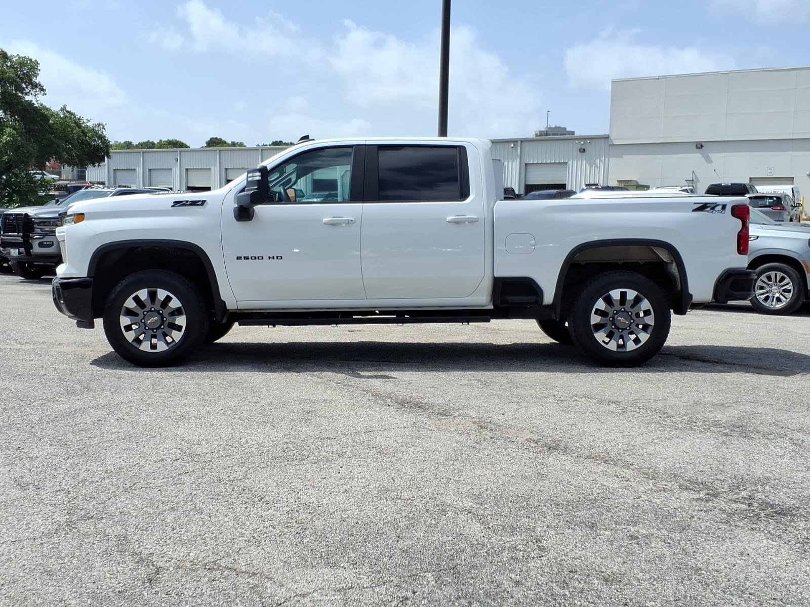 Used 2024 Chevrolet Silverado 2500 Custom w/ Custom Value Package AWD/4WD image 4