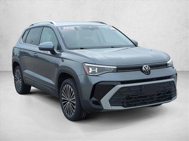 Used 2025 Volkswagen Taos SE FWD video 3