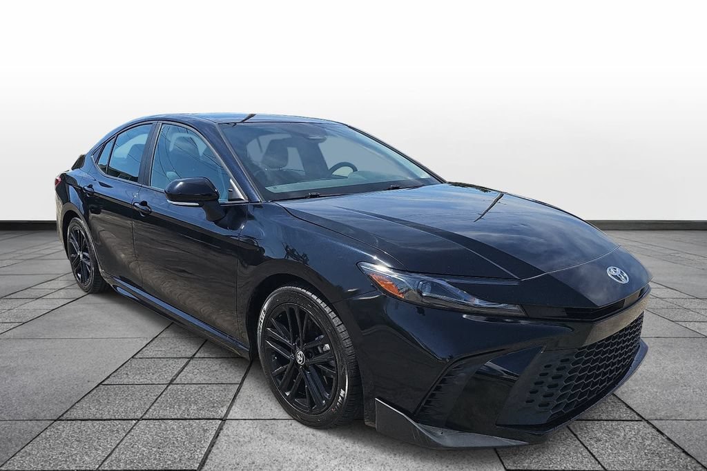 Used 2025 Toyota Camry SE FWD image 3