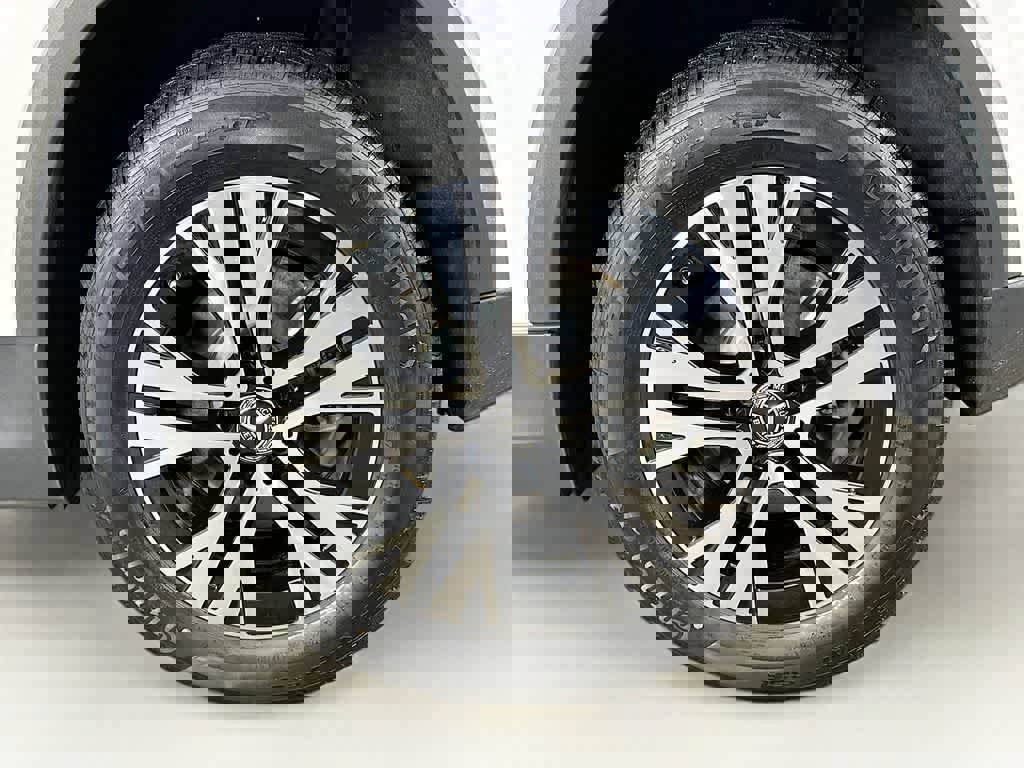 Used 2025 Mercedes-Benz GLA 250 4MATIC image 11