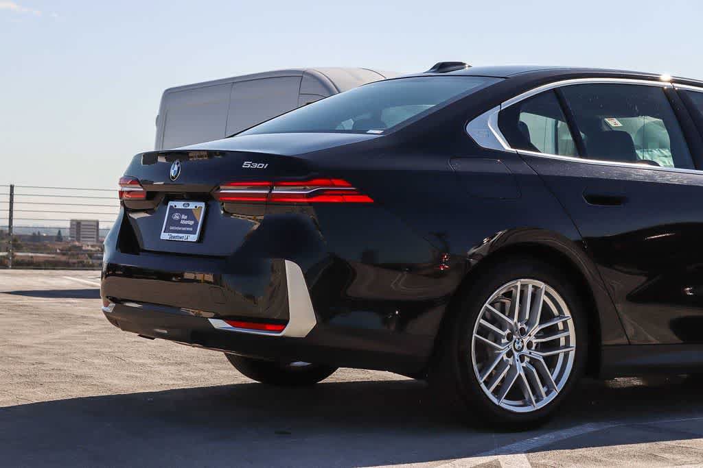 Used 2025 BMW 530i RWD image 9