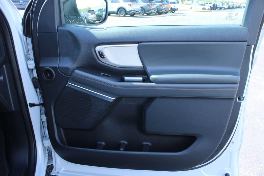 Certified 2025 Ford Expedition Active AWD/4WD image 38