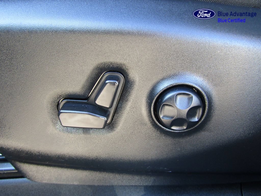 Used 2025 Chrysler Pacifica Limited FWD image 28